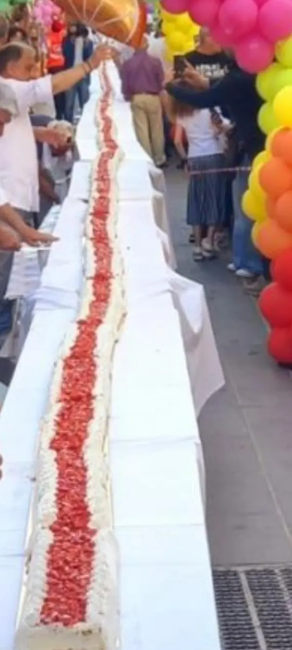 Per il secondo anno consecutivo Soverato si aggiudica il record mondiale per la torta alla frutta più lunga 