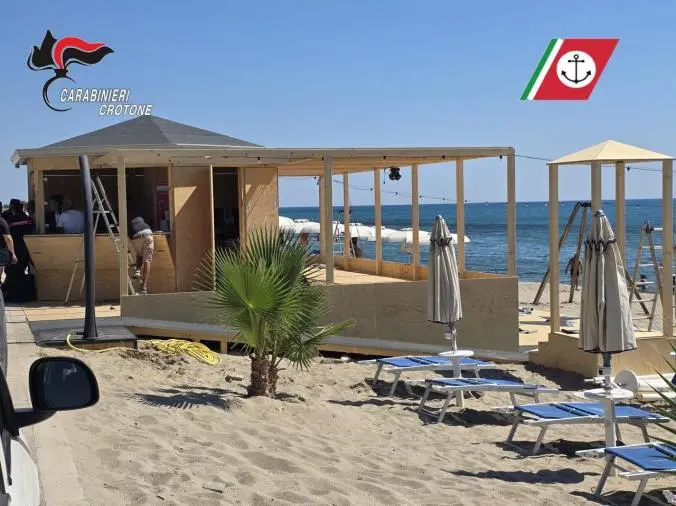 Controlli in attività commerciali e lidi balneari nel Crotonese, sanzioni per 5000 euro