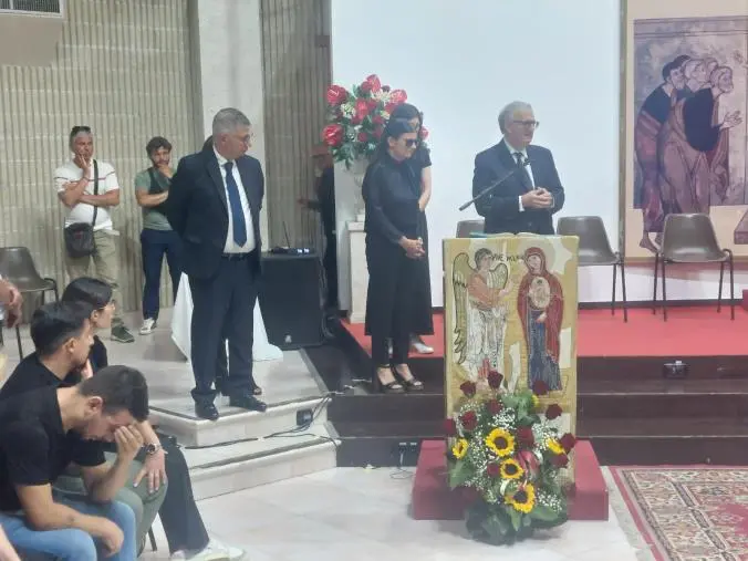 Grande commozione ai funerali di Giuseppe De Masi: Gratteri, Libera e migliaia di cittadini alla camera ardente