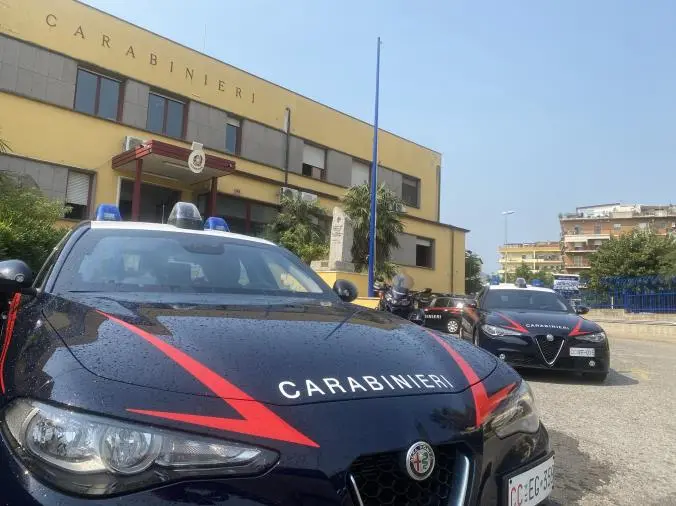 Stalettì, rubavano in pieno giorno nelle auto in sosta a Caminia: 2 ordinanze cautelari 