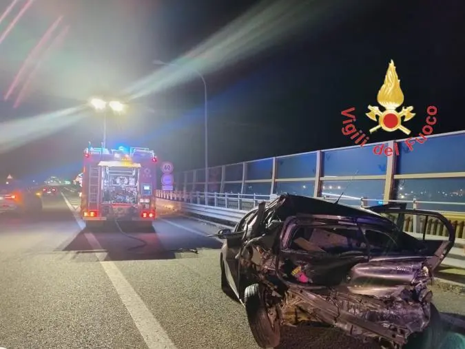 images Doppio incidente sulla SS106 nel catanzarese: 4 feriti