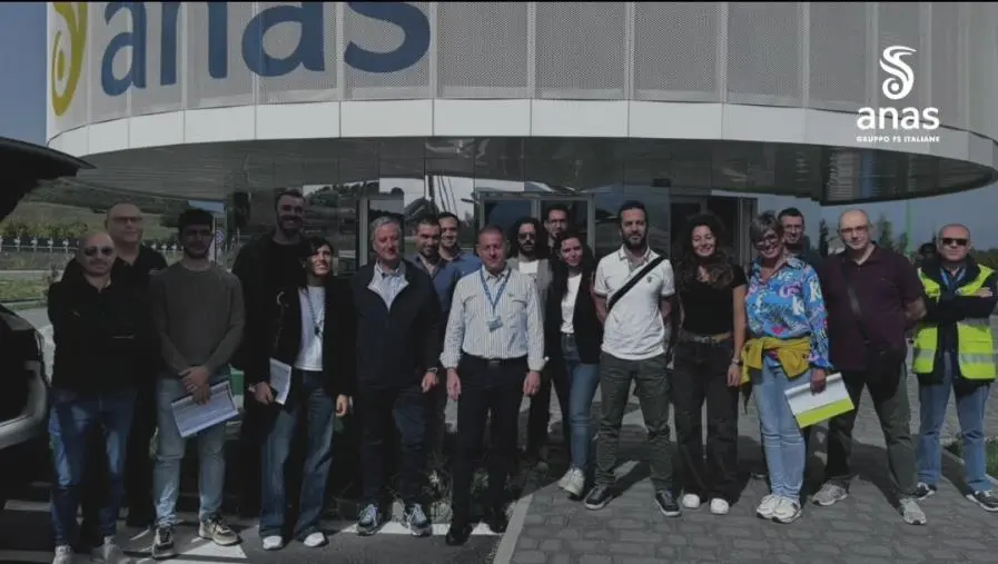 Gli studenti di ingegneria dell'Unical in visita alla Green island della Smart road sull'A2 