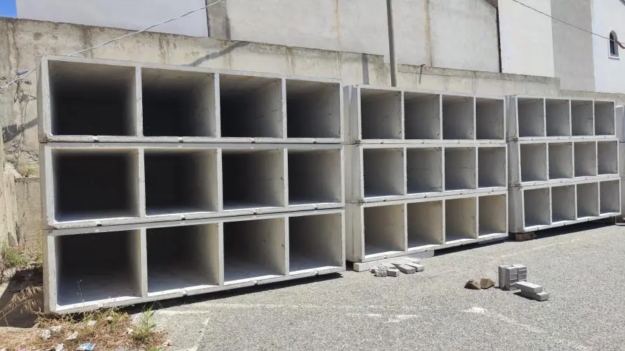 images Barberio, Procopi e Seró: "In corso installazione nuovi loculi al cimitero di Catanzaro Lido"