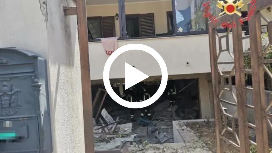 images Paura a Montepaone Lido: scoppia bombola in casa, tre feriti 