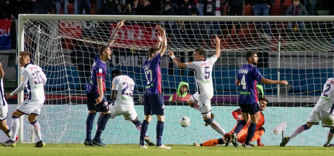 images Serie B, finisce 0-0 il derby Crotone-Cosenza 