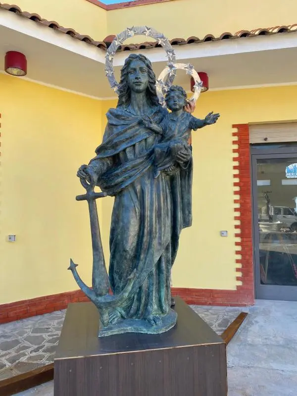 images Ladri prendono di mira la Madonna di Porto Salvo del famoso scultore Luigi Verrino