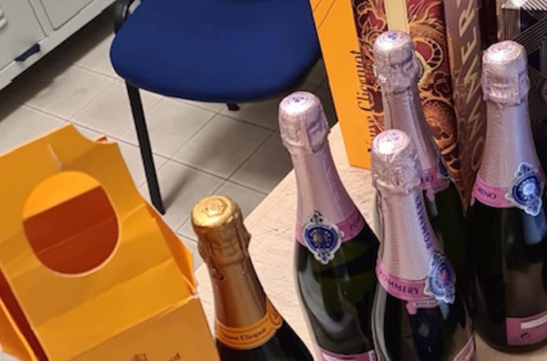 Corigliano, coppia tenta il furto di champagne al centro commerciale: fermati dalla vigilanza