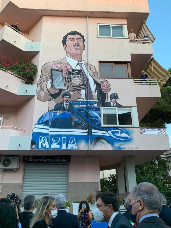 images Il Capo della Polizia Giannini a Diamante per l'inaugurazione del murales dedicato al commissario Mascherpa