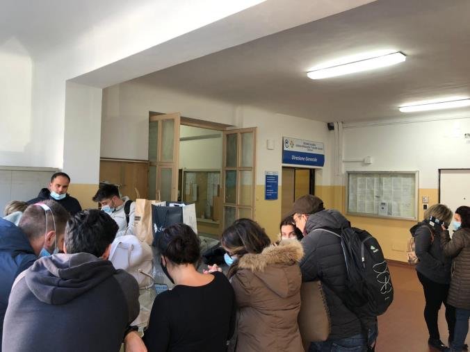 images Sant'Anna Hospital. I dipendenti negli uffici dell'Asp di Catanzaro: "Vogliamo un incontro con Latella"