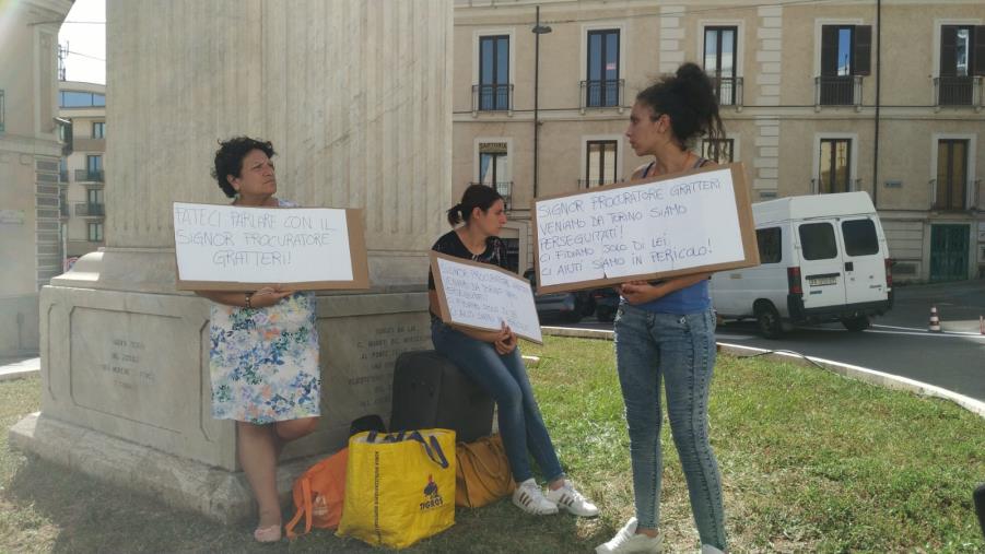 images Giustizia, da Torino a Catanzaro per invocare l'aiuto di Gratteri: "Siamo perseguitate"
