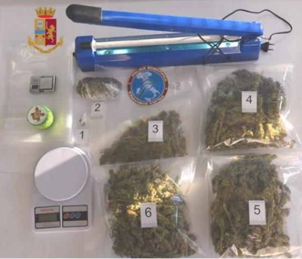 Catanzaro. Marijuana e hashish in casa: arrestato un 40enne 