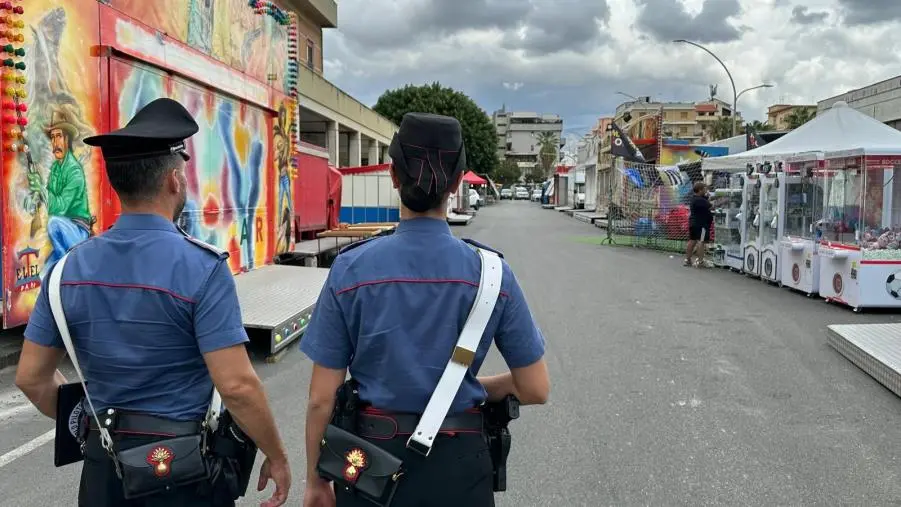 images Reggio Calabria, i carabinieri scoprono gli allacci abusivi alla corrente elettrica  