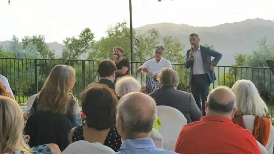 Aiello Calabro, un successo la presentazione di “Liberata” di Domenico Dara al Palazzo Cybo Malaspina