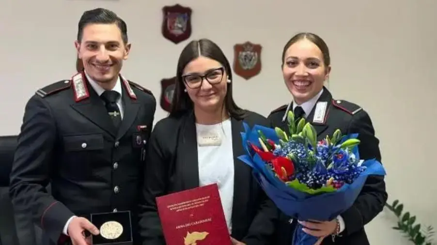 images “Cresciuta con la divisa nel cuore”: il tema di Suedy che ha emozionato l'Arma