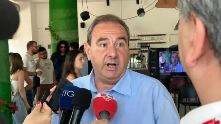 Unical, il prof Rubino: “L’Intelligenza Artificiale non sostituirà mai la mente e il cuore dei docenti”
