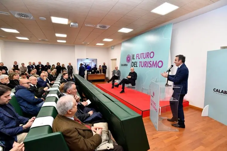 "Calabria Straordinaria: il futuro del turismo”: Agostinelli ha illustrato alla Regione le prospettive dei porti