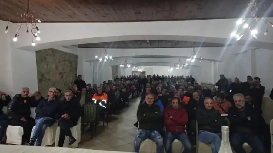 images Lavoratori forestali a S. Giovanni in Fiore in assemblea: "E' finito il tempo dell’attesa"