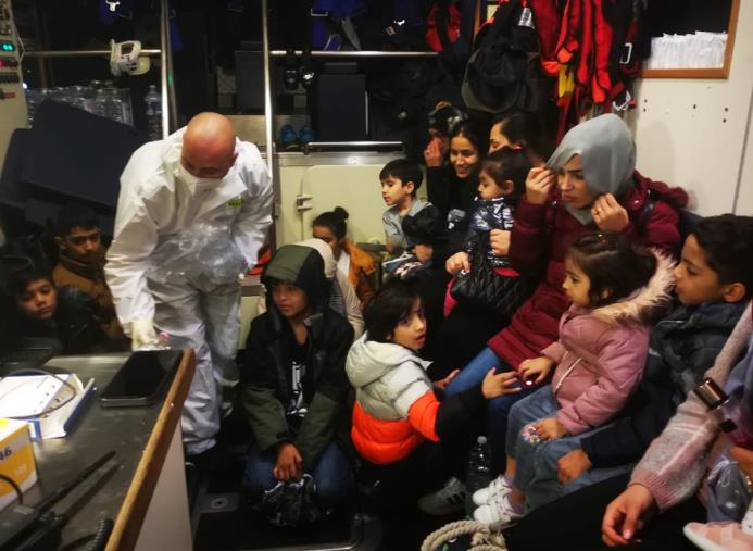 images Catanzaro, la storia di Francesco Santoro a Lampedusa: “Ci sarò finché mi tremerà il cuore”