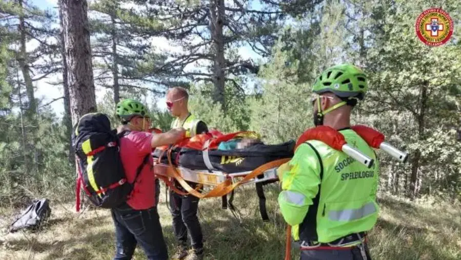Parco della Sila, donna s’infortuna in area impervia: intervento del Soccorso Alpino