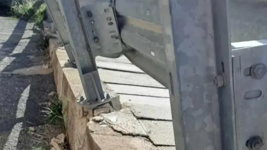 Rita Tulelli (Nuova Genesi): "Guard rail disastrato su Viale De Filippis, un pericolo ignorato?"