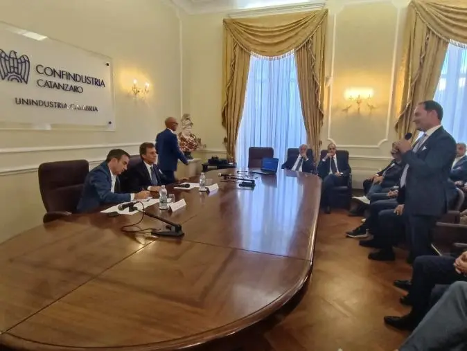 Ance al confronto di Unindustria a Catanzaro: "Infrastrutture, porti e paesaggio la chiave per lo sviluppo"