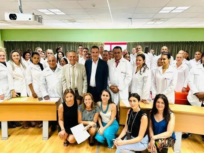 Medici cubani in fuga: tra defezioni e verifiche, il progetto sanitario scricchiola