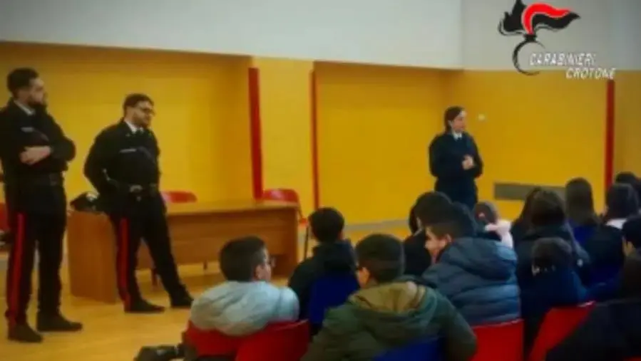 A Verzino a scuola di legalità con i carabinieri