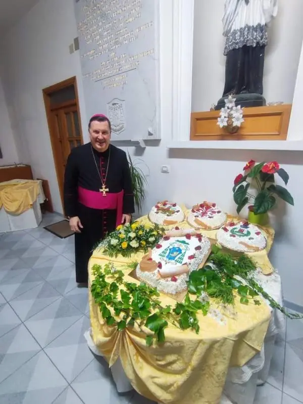 images Catanzaro-Squillace, Arcidiocesi in festa per i 40 anni di sacerdozio di Mons. Maniago