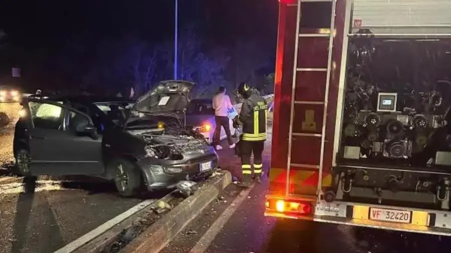 Crotone, paura sul cavalcavia: coppia di anziani ferita in un incidente stradale