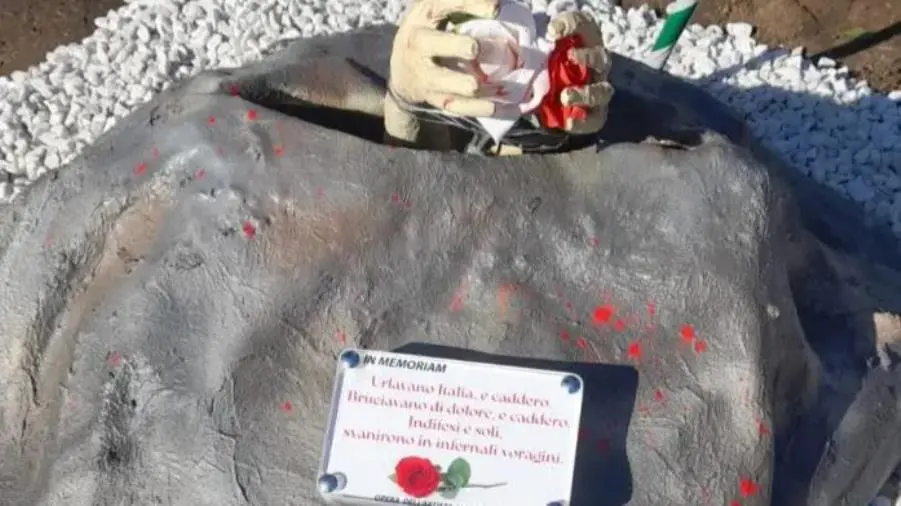 Catanzaro, FdI ringrazia l'artista Marco Raffaele per l'opera installata nel Piazzale Martiri delle Foibe 