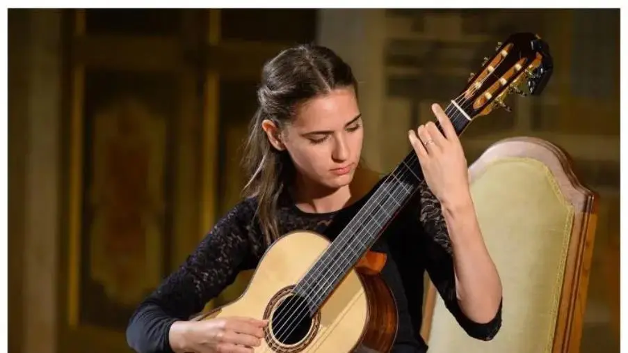 AMA Calabria, recital della chitarrista Eleonora Forelli all' Aula magna del Conservatorio di Vibo Valentia