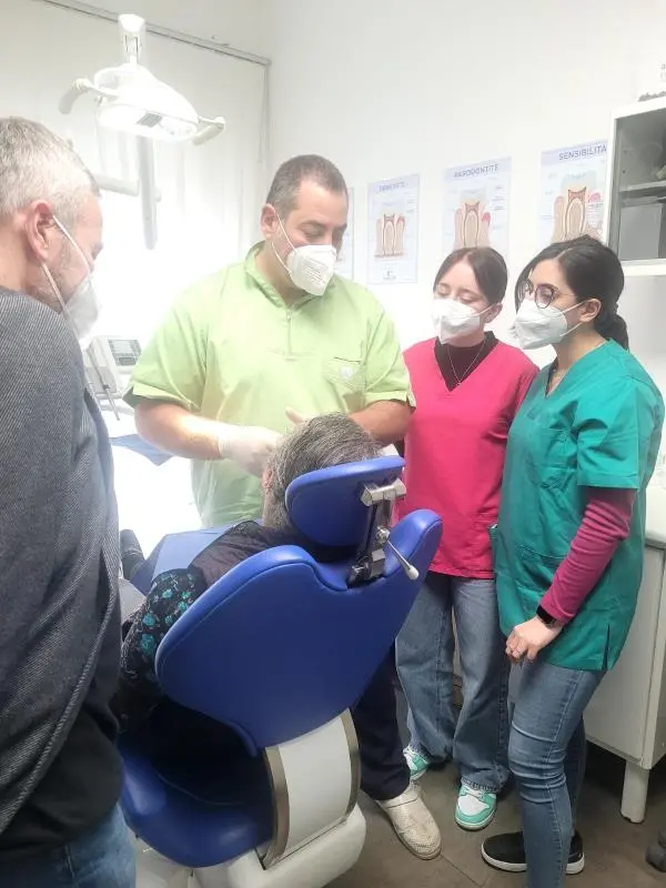 "Ri-diamo un sorriso" a Girifalco: impiantata la prima protesi sociale