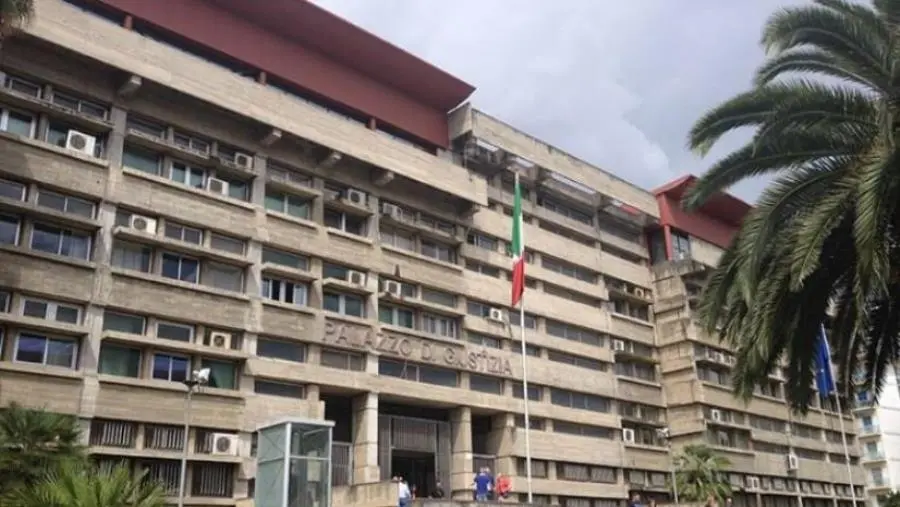 Cosenza, molestie sessuali su dipendente: divieto di dimora per il datore di lavoro
