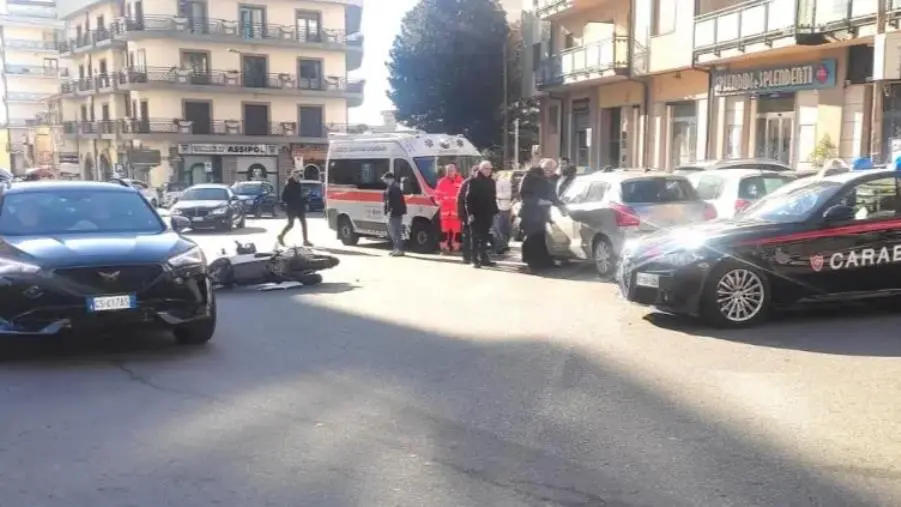 images Catanzaro, incidente nella zona Stadio: moto a terra e traffico bloccato per un'ora