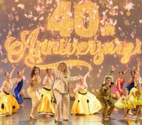 Catanzaro, al Teatro Comunale standing ovation per i 40 anni della Compagnia di Luisa Squillacioti