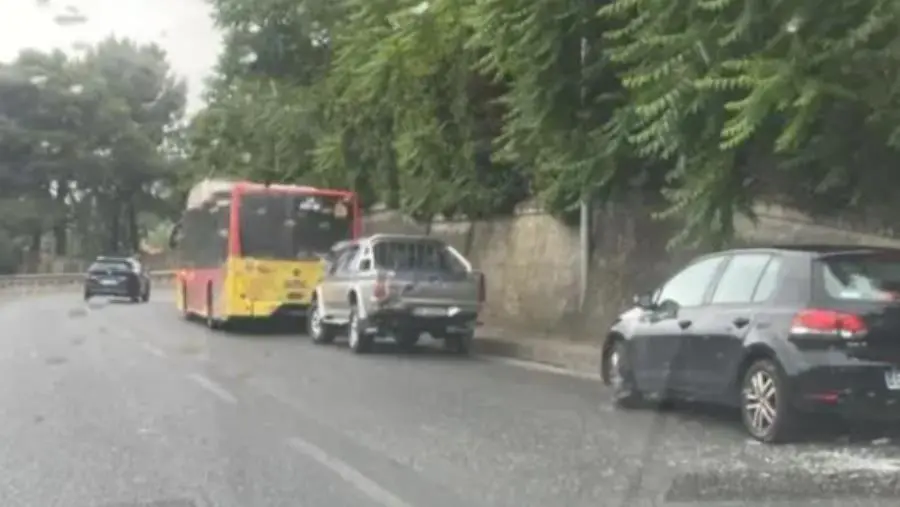 images Flash, incidente stradale su viale De Filippis: traffico rallentato 