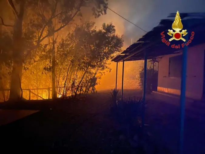 Vibo, oltre 50 gli interventi dei vigili del fuoco in 24 ore: evacuati un hotel e alcune abitazioni