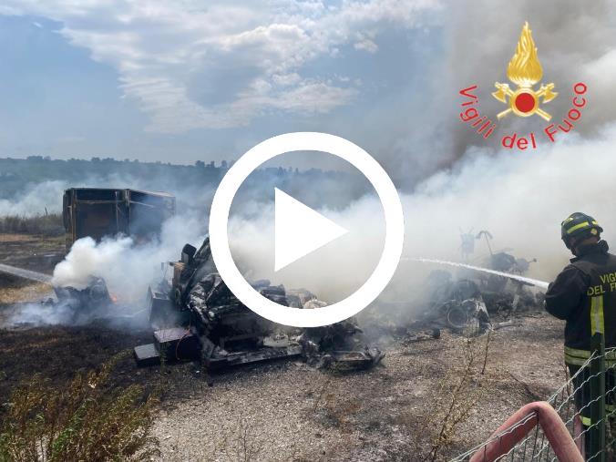 Maida, vasto incendio di sterpaglia: intervenuti i Vigili del Fuoco