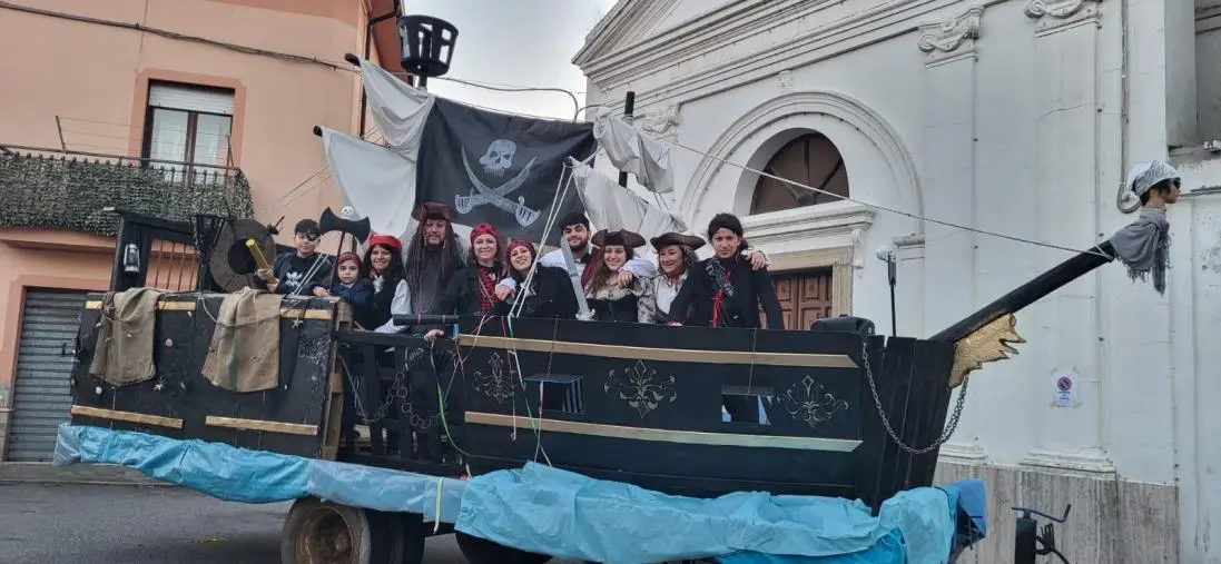 images Olivadi rinnova con entusiasmo l’appuntamento di carnevale con carri e maschere