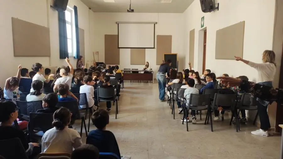 images Catanzaro, al Convitto Galluppi i bimbi "incontrano" 'Il fragile bullo' dell'avv Tulelli