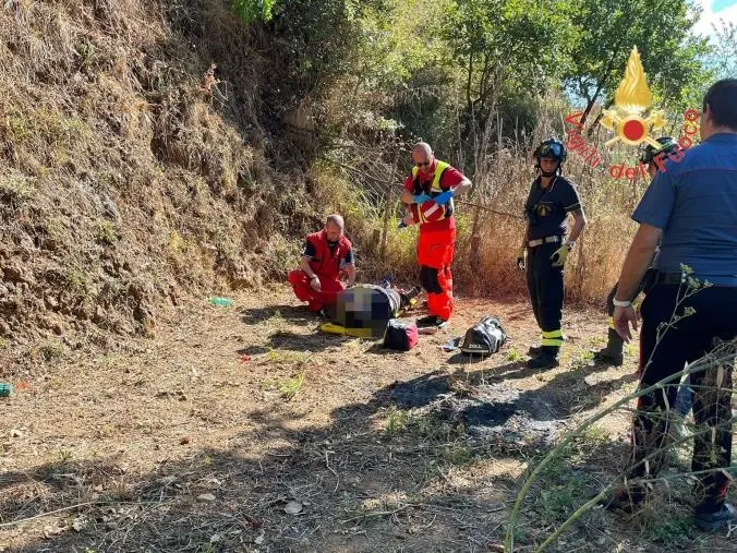 Miglierina, cade da un terrazzamento di 5 metri: salvata dai vigili del fuoco 