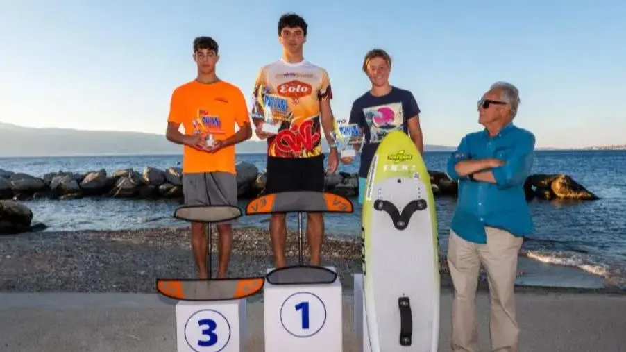 Reggio, campionato italiano di Wingfoil Freeride: sul podio Gioele Incani