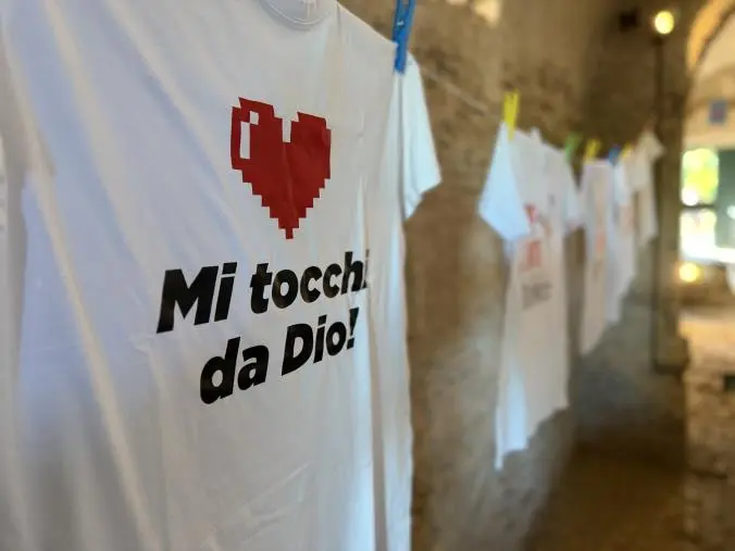 Massimo Sirelli ridisegna il mito tra le rovine di Locri
