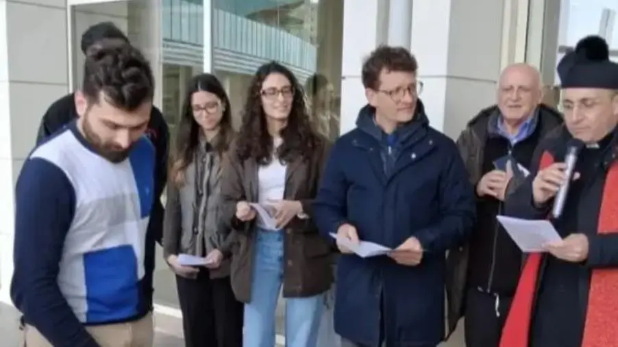 Una via Crucis nel segno dell’amore con i giovani dell'UMG di Catanzaro
