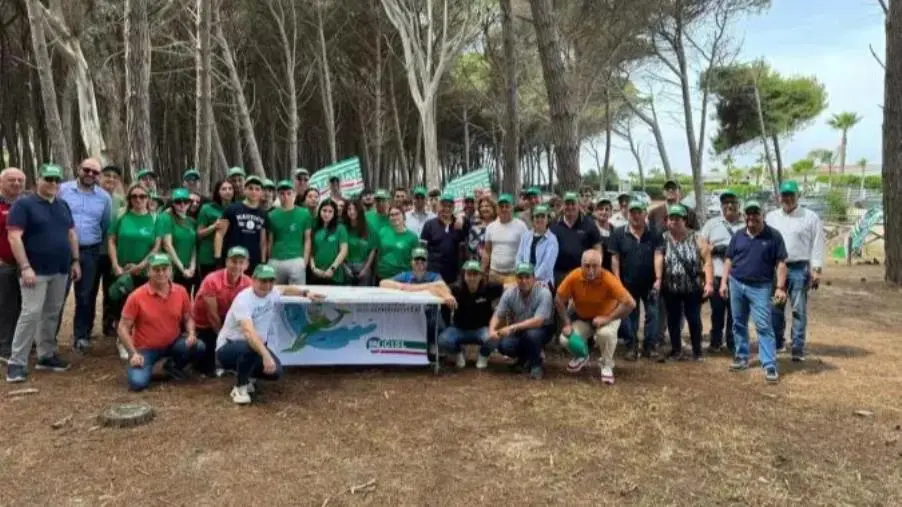 images "Fai bella l'Italia": pulita la spiaggia di Pizzo grazie all'iniziativa di Fai Cisl