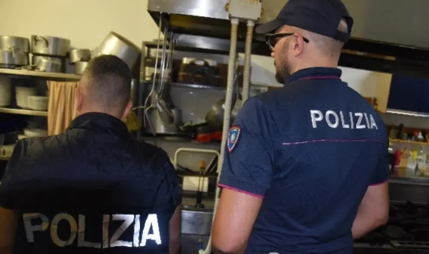 Maxi controlli della Polizia nel crotonese: oltre 900 persone identificate, chiuso ristorante abusivo