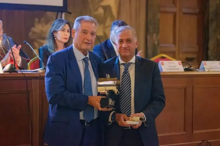 Catanzaro, il prof Tassone dell'UMG insignito del Premio Internazionale per la Medicina "Vexillum - Sciacca" 