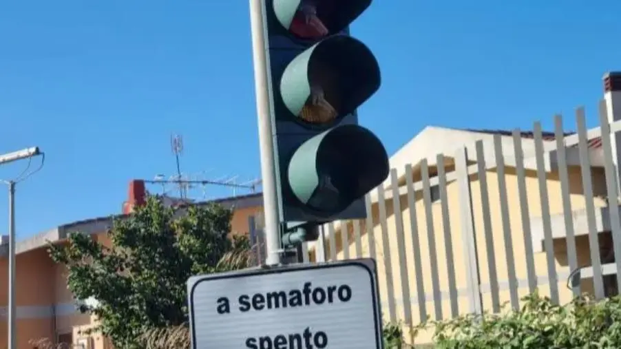 Semaforo spento in zona Lenza a Gagliano, Costanzo (FI): “Serve un intervento urgente”

