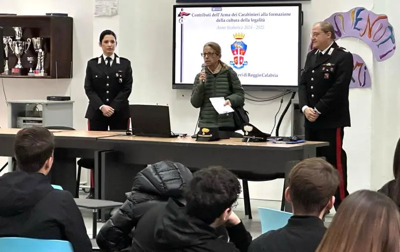 Reggio, i ragazzi dell'Istituto Professionale “E. Fermi” a scuola di legalità con i carabinieri