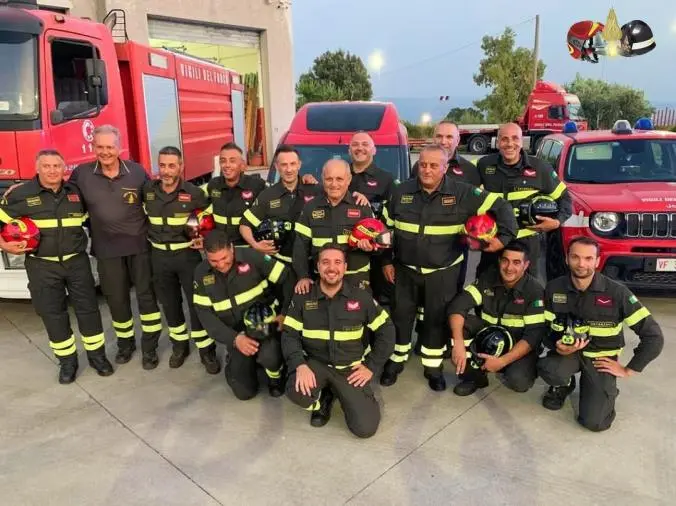 images In pensione dopo 35 anni di servizio: i Vigili del Fuoco di Lamezia Terme salutano il capo reparto esperto Gennaro Aiello